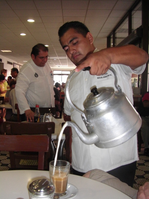 cafe%20de%20la%20perroquia%20lechero.jpg