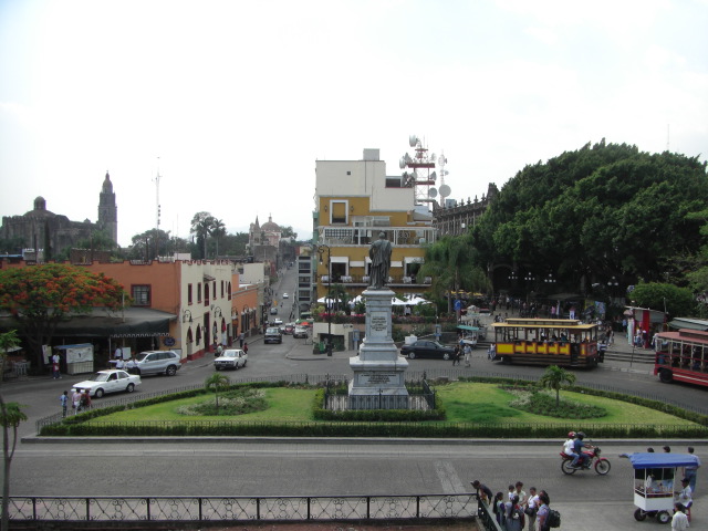 cuernavaca%20plaza.jpg.JPG