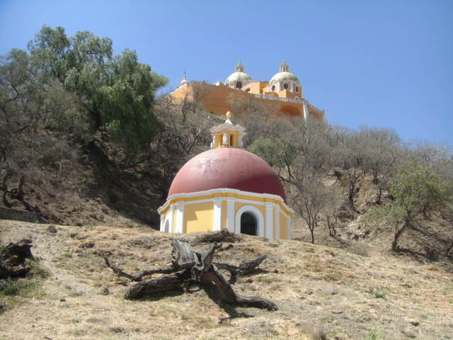 iglesia%20at%20cholula.jpg.JPG