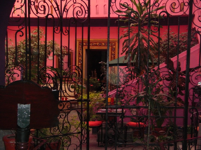 old%20puebla%20courtyard.jpg.JPG